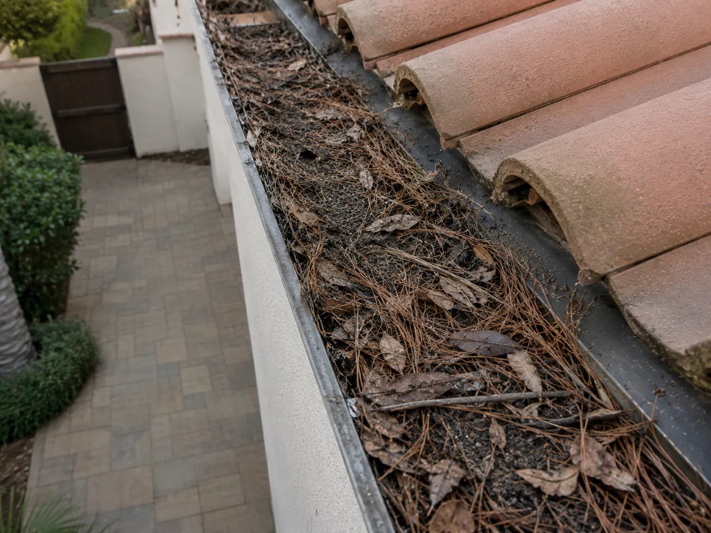 Gutter Cleaning before and after in Hidden Hills